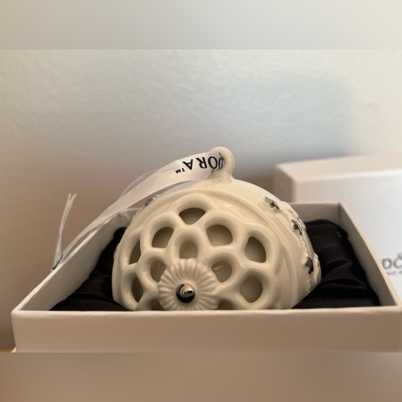 Pandora 2011 Porcelain Ball Christmas Tree🎄 Ornament w Ribbon & Original Box 🎁 - Picture 5 of 14